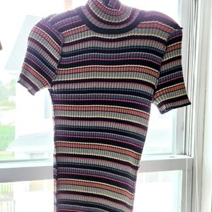 Turtleneck short sleeved shirt